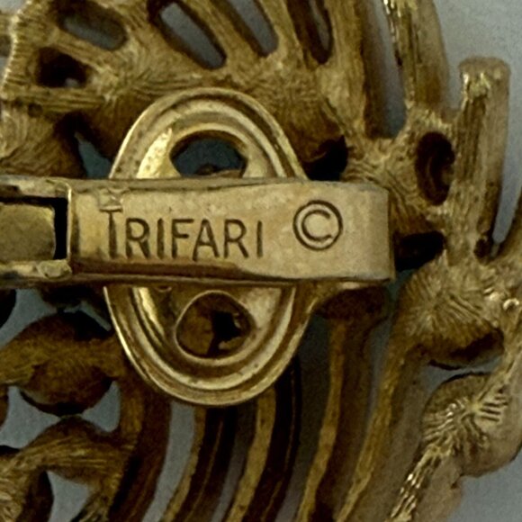 Vintage Trifari Gold-Tone Brooch ONE Clip-On Earring Green Clear Rhinestones - Picture 3 of 6